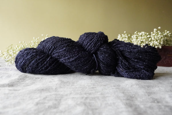 Bouclé DK - Black But Not Really