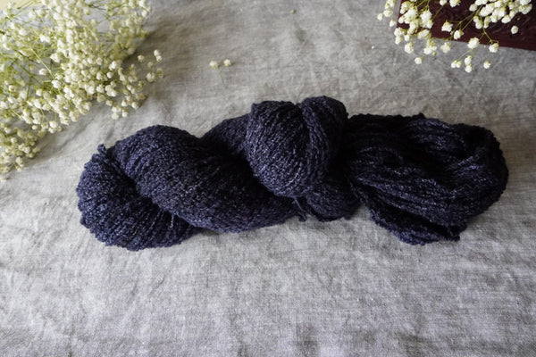 Bouclé DK - Black But Not Really
